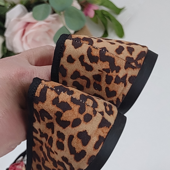 Time and Tru Leopard Print Flats with Black Trim - Picture 5 of 5